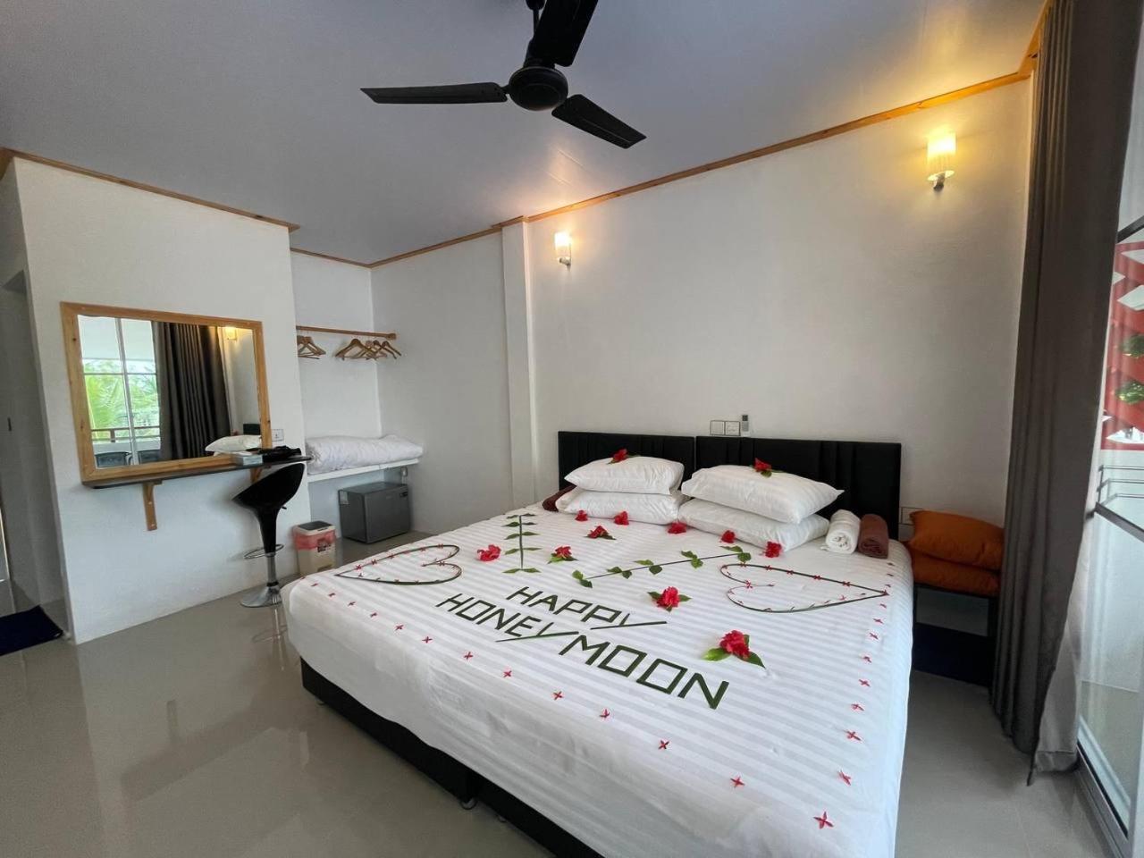 Dacha Thoddoo White Sand Exterior photo
