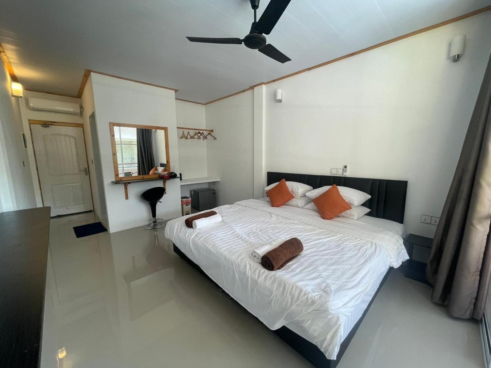 Dacha Thoddoo White Sand Exterior photo